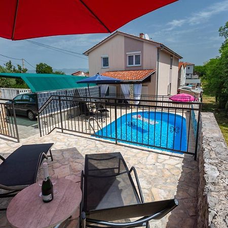 Apartment With A Private Swimming Pool, Garden & Bbq Gostinjac Ngoại thất bức ảnh