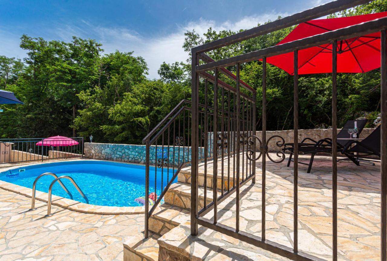 Apartment With A Private Swimming Pool, Garden & Bbq Gostinjac Ngoại thất bức ảnh