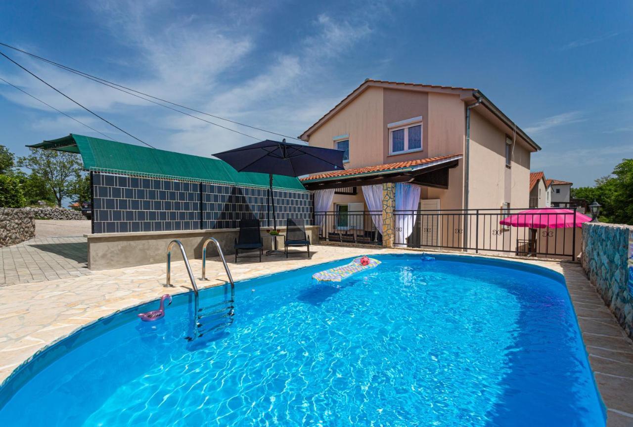 Apartment With A Private Swimming Pool, Garden & Bbq Gostinjac Ngoại thất bức ảnh