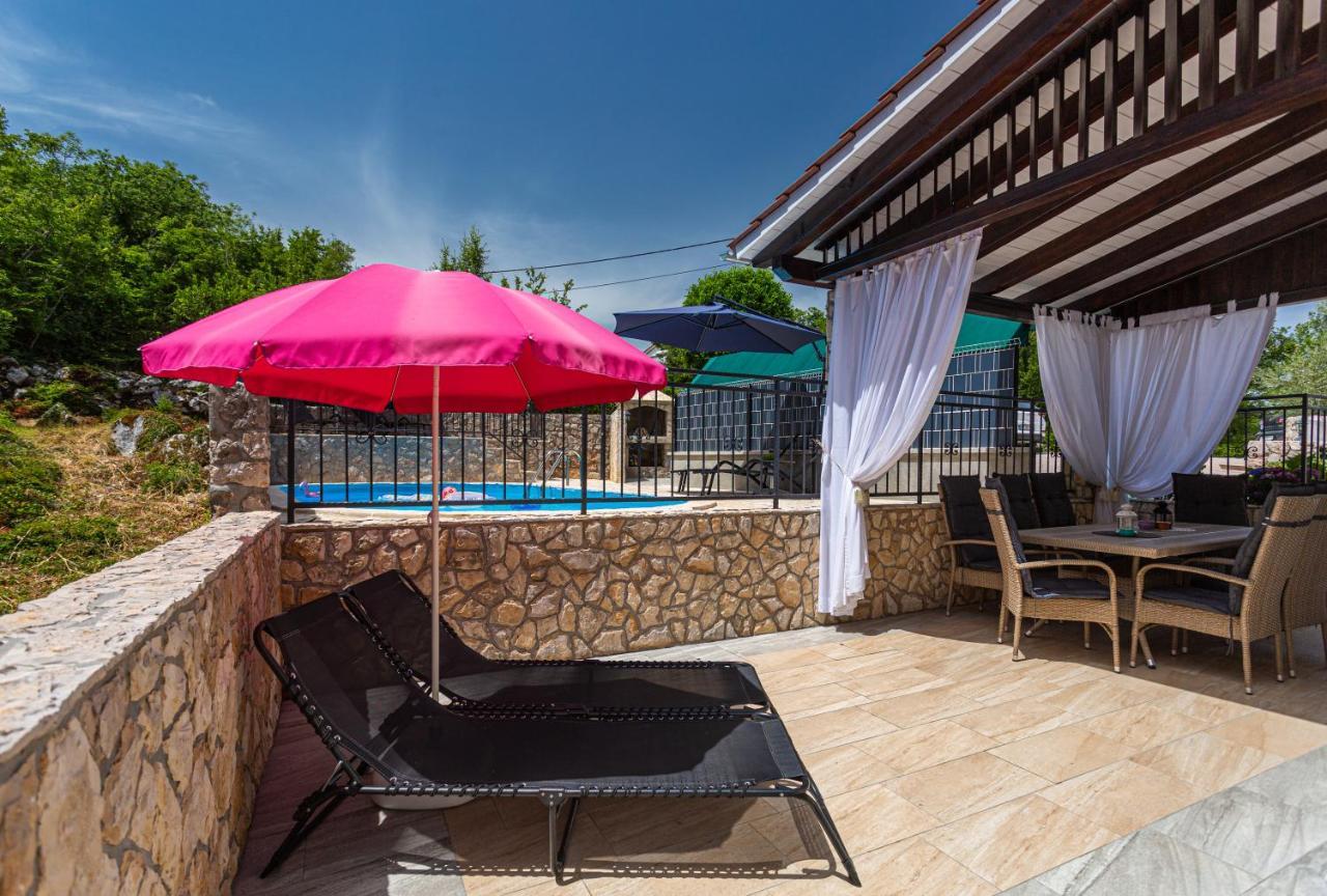 Apartment With A Private Swimming Pool, Garden & Bbq Gostinjac Ngoại thất bức ảnh