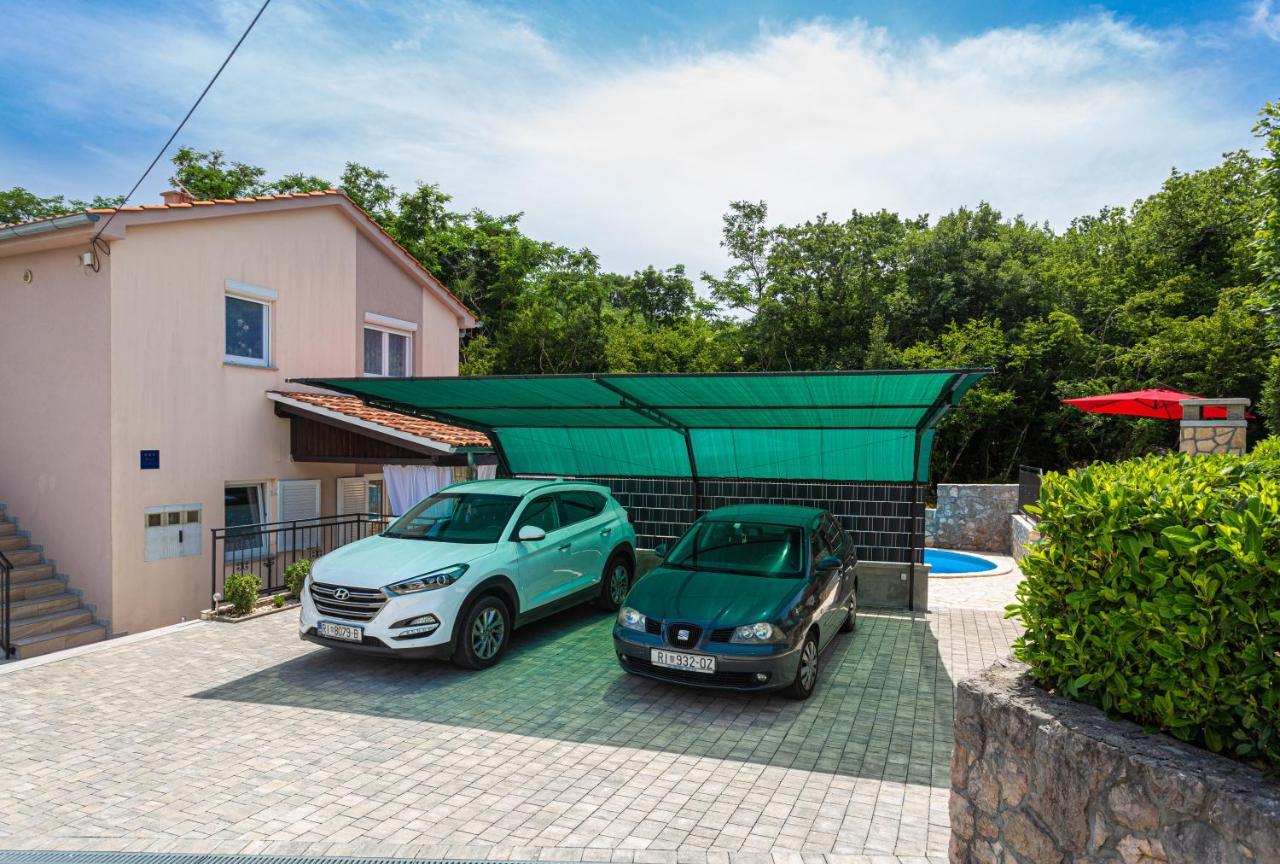 Apartment With A Private Swimming Pool, Garden & Bbq Gostinjac Ngoại thất bức ảnh